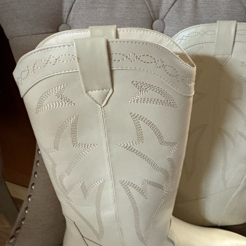 American Eagle Outfitters Cream Heeled Boots - Picture 9 of 13